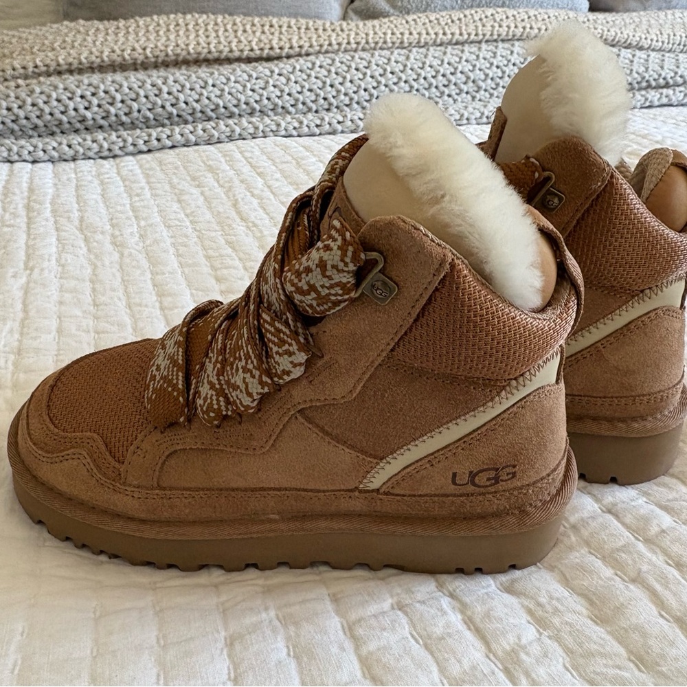NEW! Never worn. UGG Highmel Women's Chestnut Winter Boots - Picture 3 of 5
